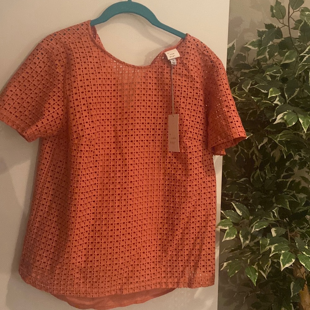 🏝 Coral Eyelet Top NWT 🏝